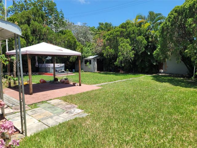 1300 Marseille Dr, Miami Beach, FL 33141