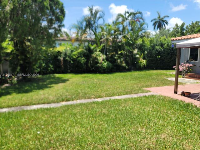 1300 Marseille Dr, Miami Beach, FL 33141