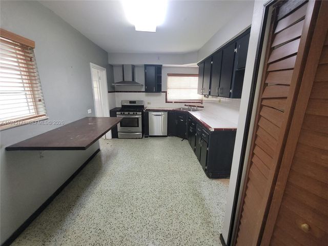 1300 Marseille Dr, Miami Beach, FL 33141