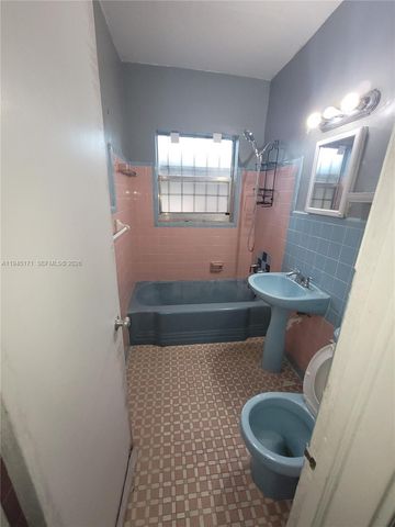 1300 Marseille Dr, Miami Beach, FL 33141