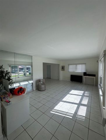 355 NW 205th Ter, Miami Gardens, FL 33169