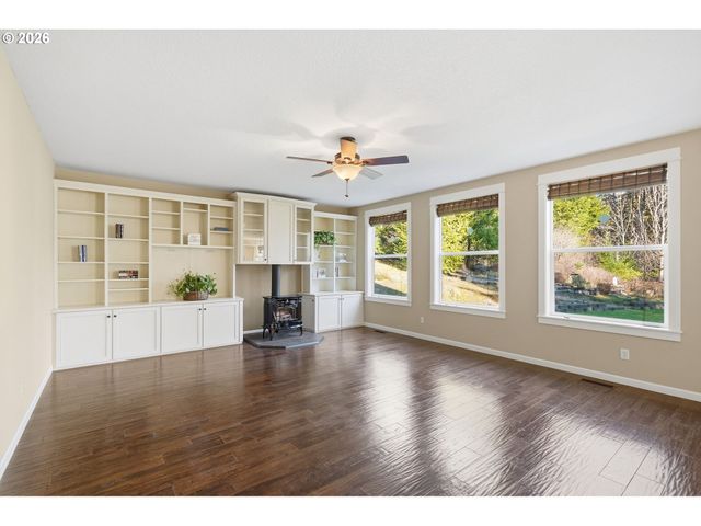 11 THOMPSON Dr, Washougal, WA 98671