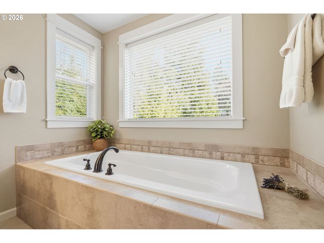 11 THOMPSON Dr, Washougal, WA 98671