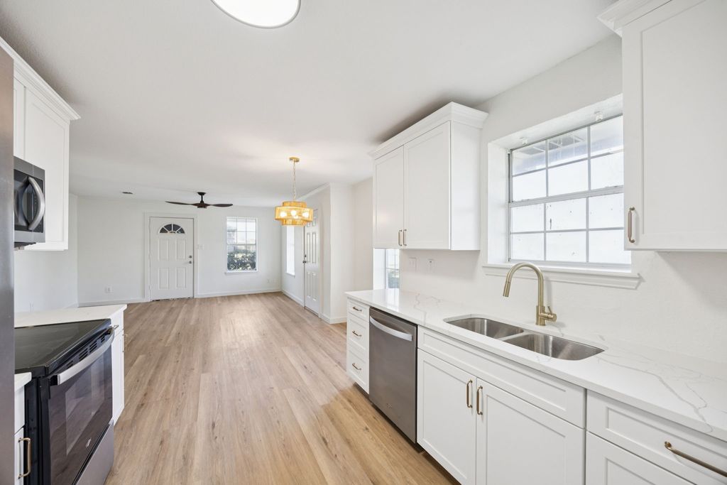 302 W Pelton Street, Sherman, TX 75092