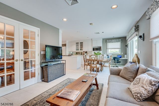 23 Shelley Rd, Springfield Twp., NJ 07081