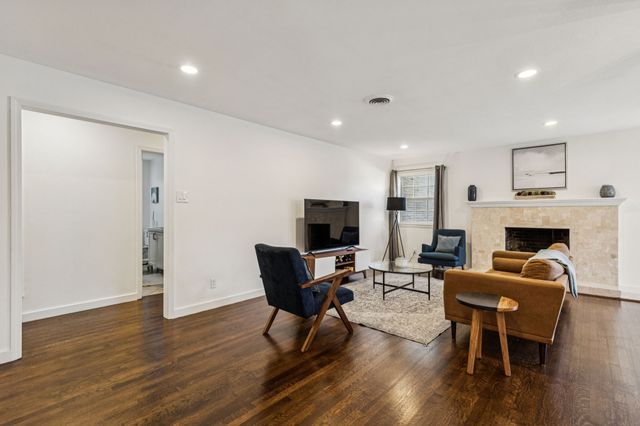 10525 Castlegate Drive, Dallas, TX 75229