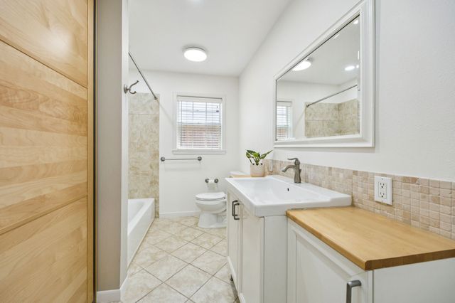 10525 Castlegate Drive, Dallas, TX 75229