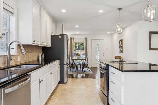 10525 Castlegate Drive, Dallas, TX 75229