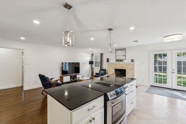 10525 Castlegate Drive, Dallas, TX 75229