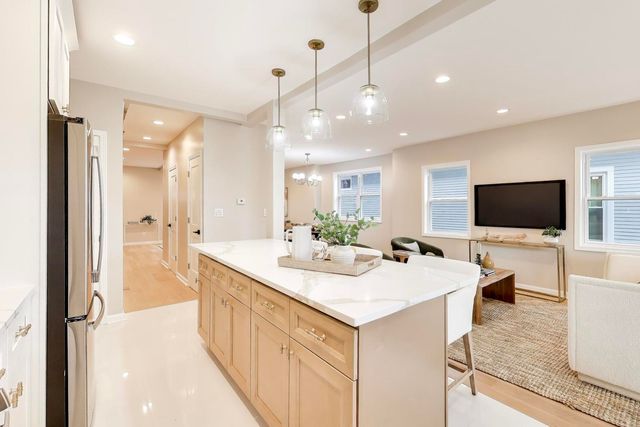 4065 N Meade Avenue, Chicago, IL 60634