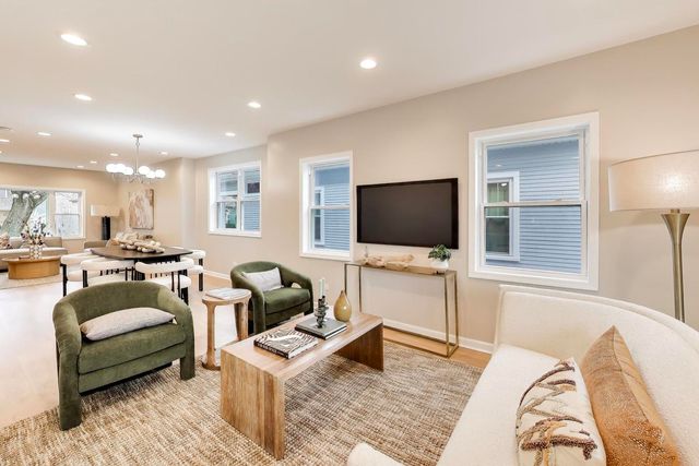 4065 N Meade Avenue, Chicago, IL 60634