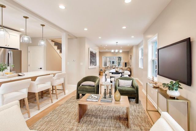 4065 N Meade Avenue, Chicago, IL 60634