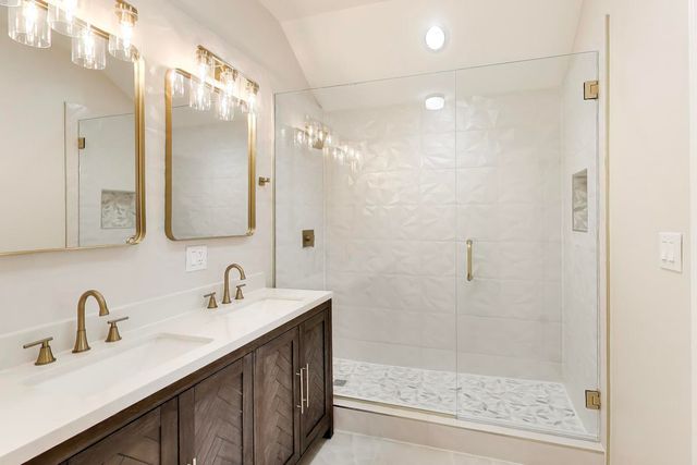 4065 N Meade Avenue, Chicago, IL 60634