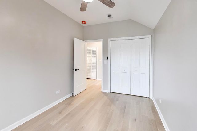 4065 N Meade Avenue, Chicago, IL 60634
