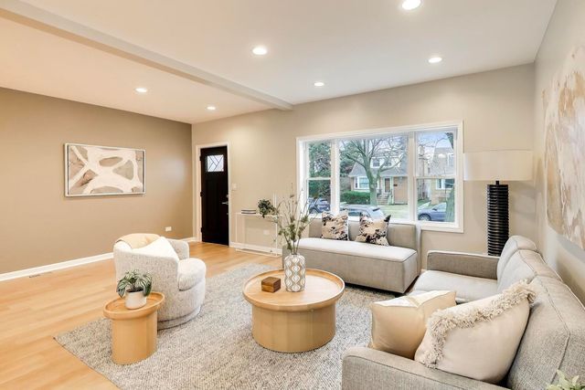 4065 N Meade Avenue, Chicago, IL 60634