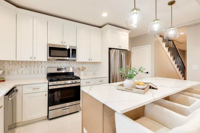 4065 N Meade Avenue, Chicago, IL 60634