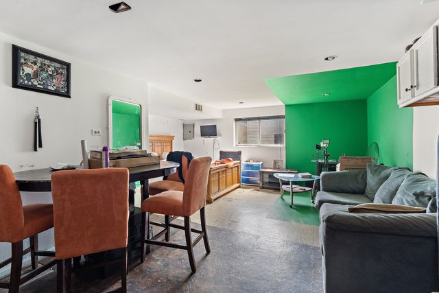 9149 S Dante Avenue, Chicago, IL 60619