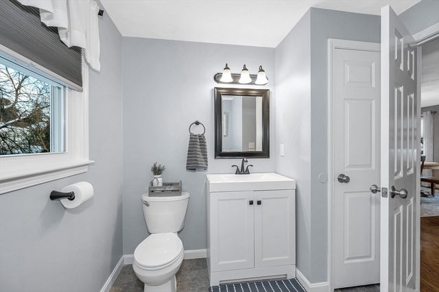 225 Long Pond Dr, Dracut, MA 01826