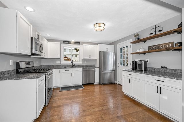 225 Long Pond Dr, Dracut, MA 01826