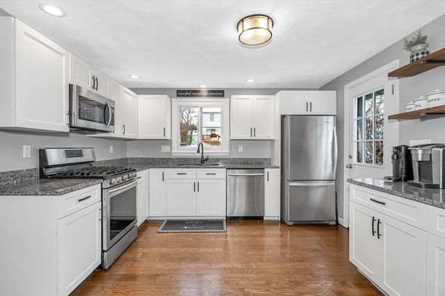 225 Long Pond Dr, Dracut, MA 01826