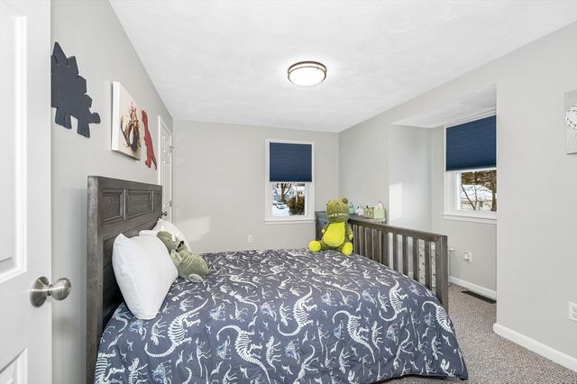 225 Long Pond Dr, Dracut, MA 01826