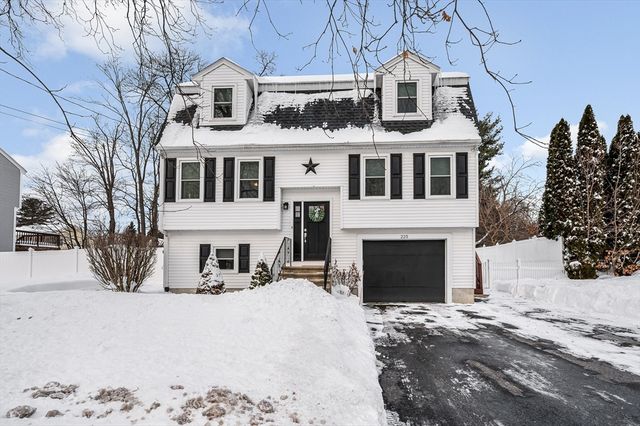 225 Long Pond Dr, Dracut, MA 01826