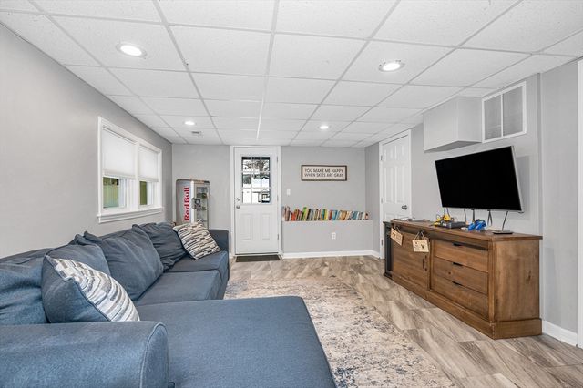 225 Long Pond Dr, Dracut, MA 01826