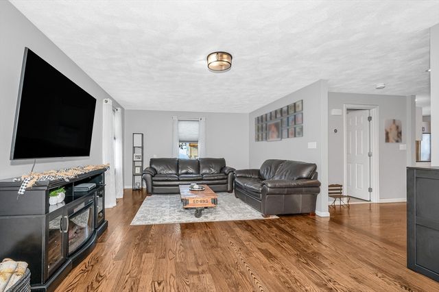 225 Long Pond Dr, Dracut, MA 01826