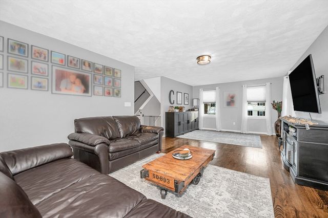 225 Long Pond Dr, Dracut, MA 01826