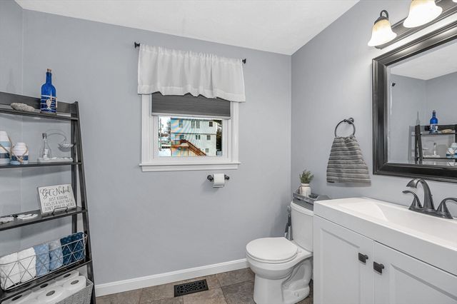 225 Long Pond Dr, Dracut, MA 01826