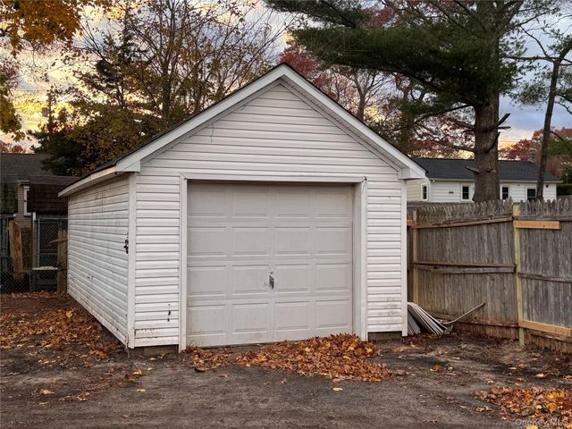 515 Sweezy Avenue, Riverhead, NY 11901