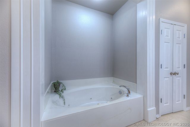 221 Waterford Street, Catoosa, OK 74015