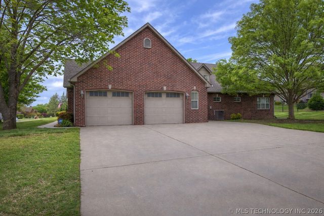 221 Waterford Street, Catoosa, OK 74015