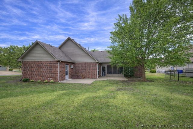 221 Waterford Street, Catoosa, OK 74015
