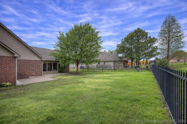 221 Waterford Street, Catoosa, OK 74015