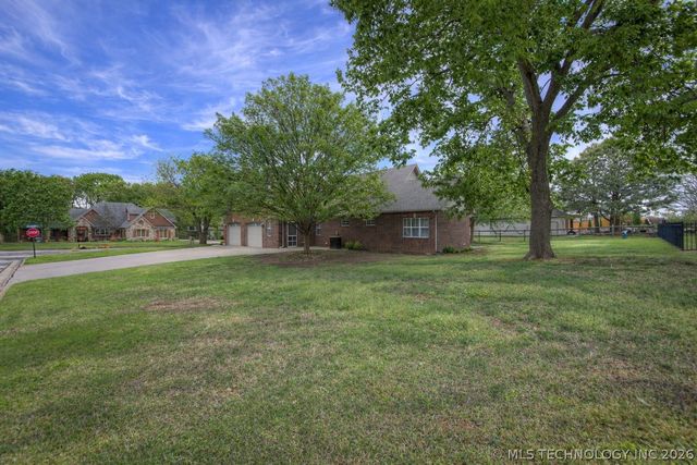 221 Waterford Street, Catoosa, OK 74015