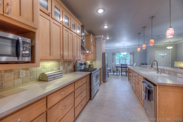 221 Waterford Street, Catoosa, OK 74015