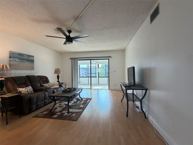 4960 E Sabal Palm Boulevard 308, Tamarac, FL 33319