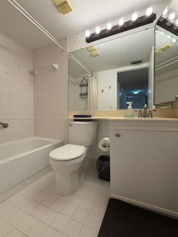 4960 E Sabal Palm Boulevard 308, Tamarac, FL 33319
