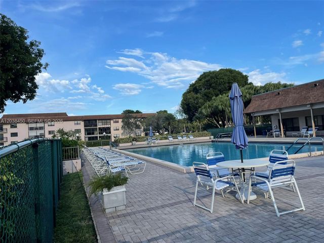 4960 E Sabal Palm Boulevard 308, Tamarac, FL 33319