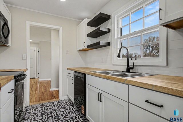 2105 W 21St St Street, Sioux Falls, SD 57105