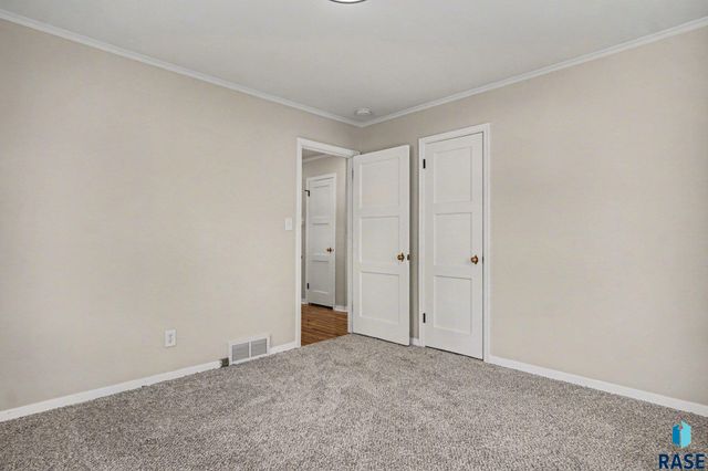 2105 W 21St St Street, Sioux Falls, SD 57105