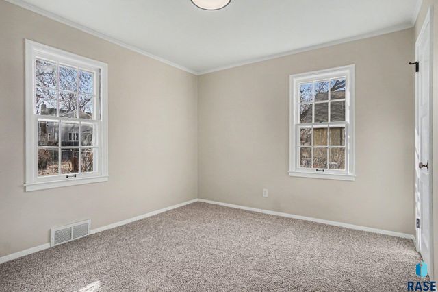 2105 W 21St St Street, Sioux Falls, SD 57105