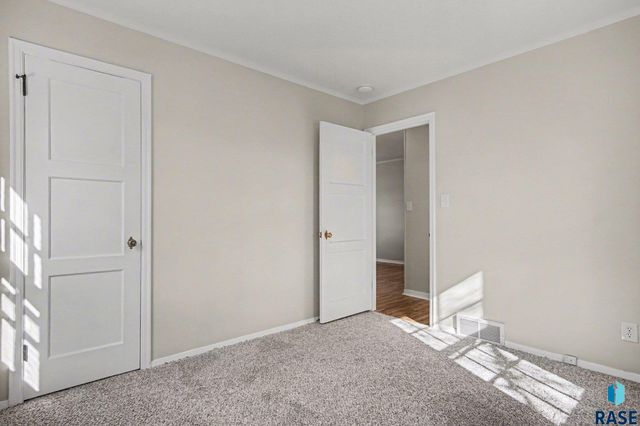 2105 W 21St St Street, Sioux Falls, SD 57105