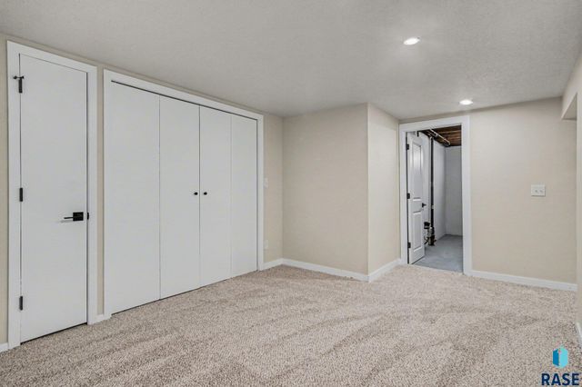 2105 W 21St St Street, Sioux Falls, SD 57105