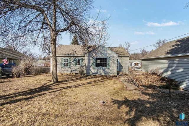 2105 W 21St St Street, Sioux Falls, SD 57105
