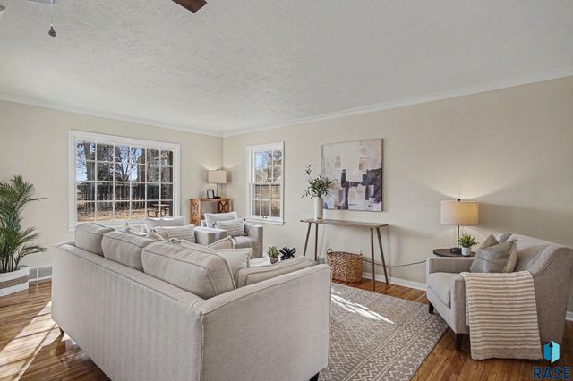 2105 W 21St St Street, Sioux Falls, SD 57105