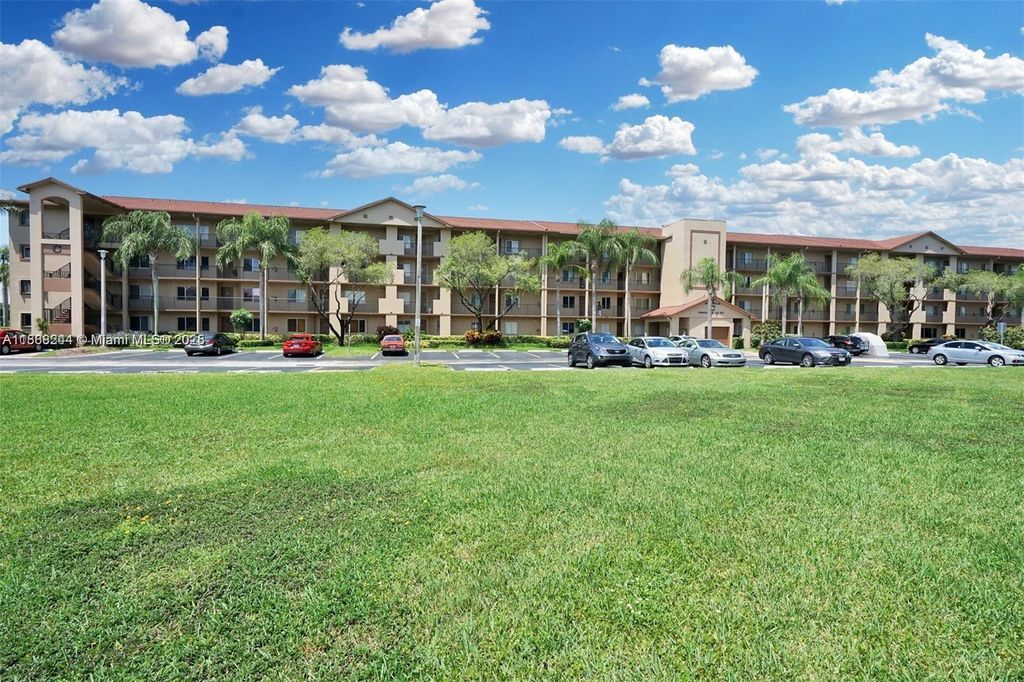 13800 SW 14th St 409C, Pembroke Pines, FL 33027