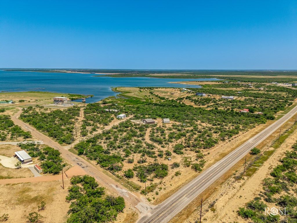 Image 6 of property listing at 17001 Mustang Creek Road, Millersview, TX 76862