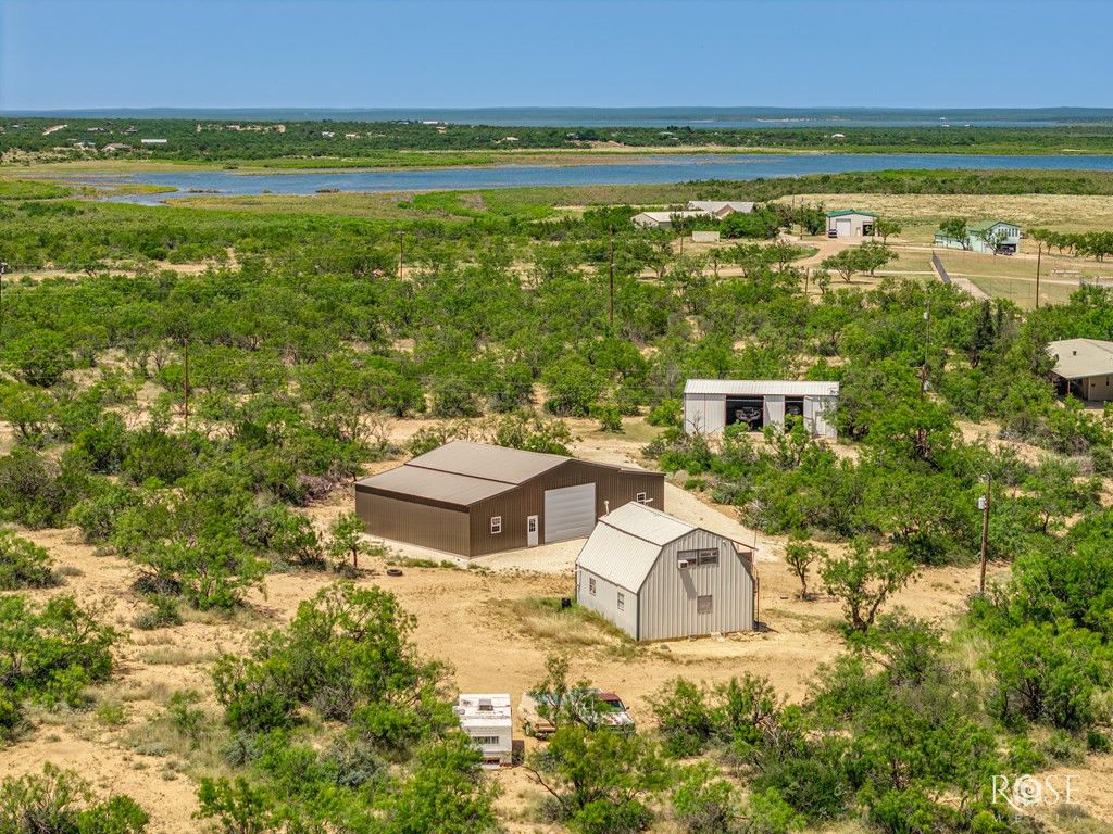 Image 8 of property listing at 17001 Mustang Creek Road, Millersview, TX 76862